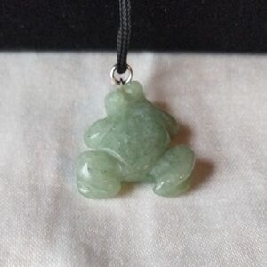 Green Stone Frog Pendant Necklace
